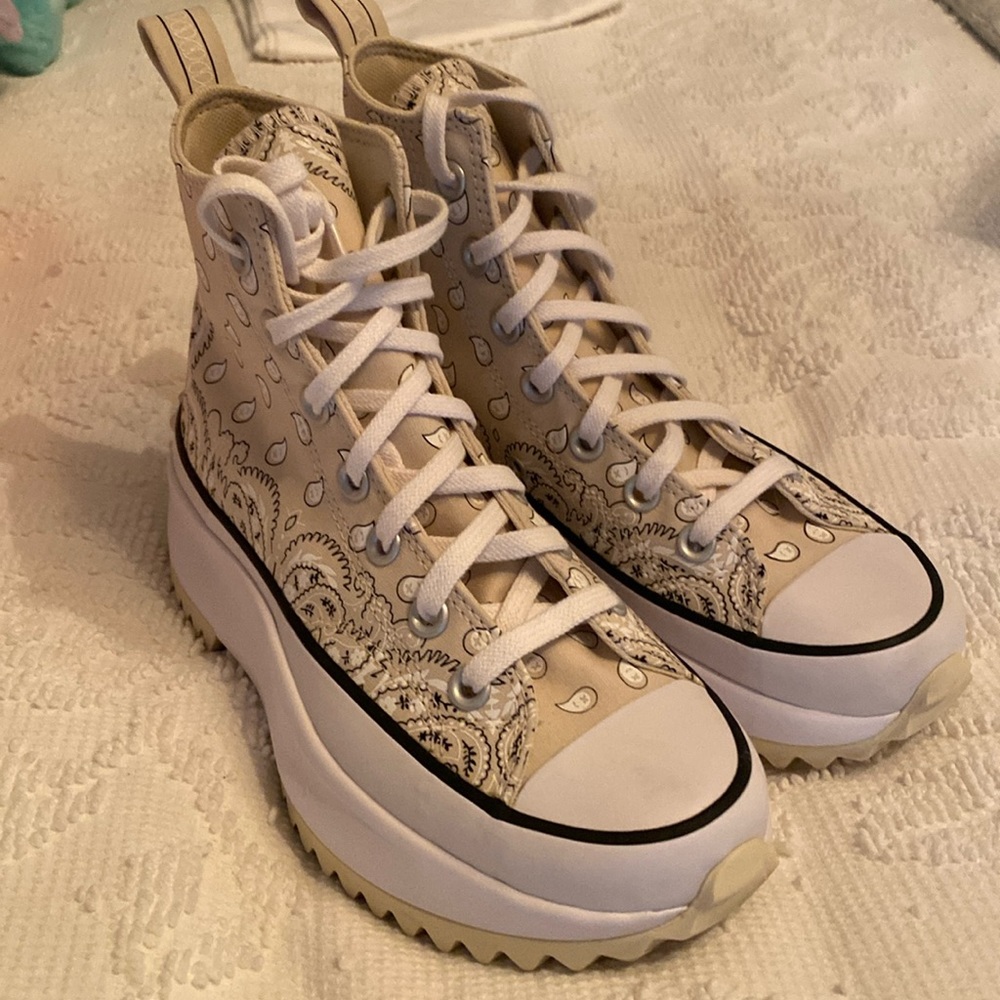 Converse run star hike